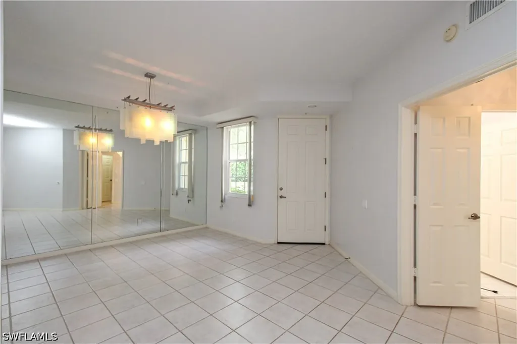 200 L'ambiance Circle Naples FL 34108