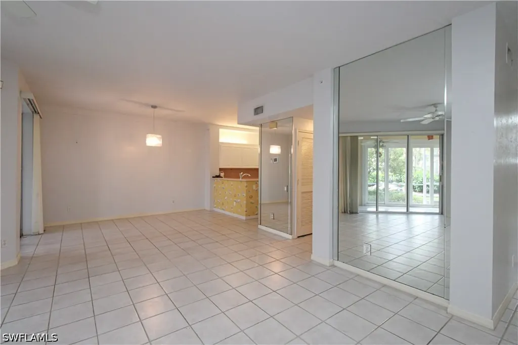 200 L'ambiance Circle Naples FL 34108