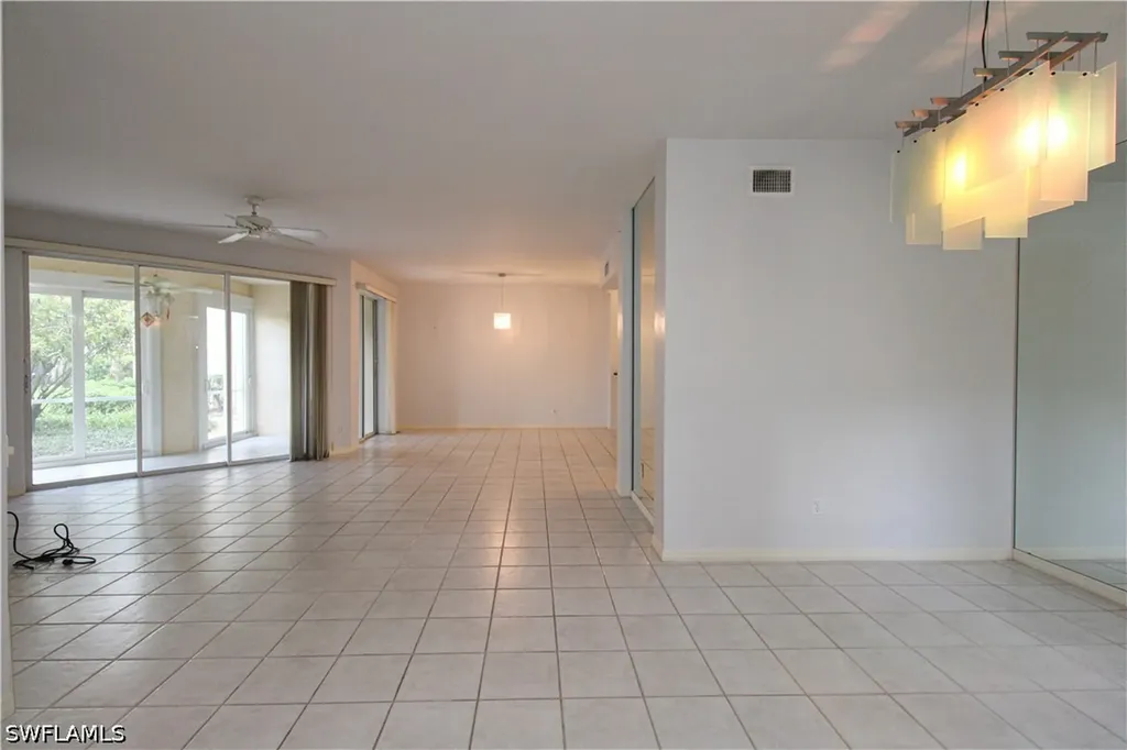 200 L'ambiance Circle Naples FL 34108