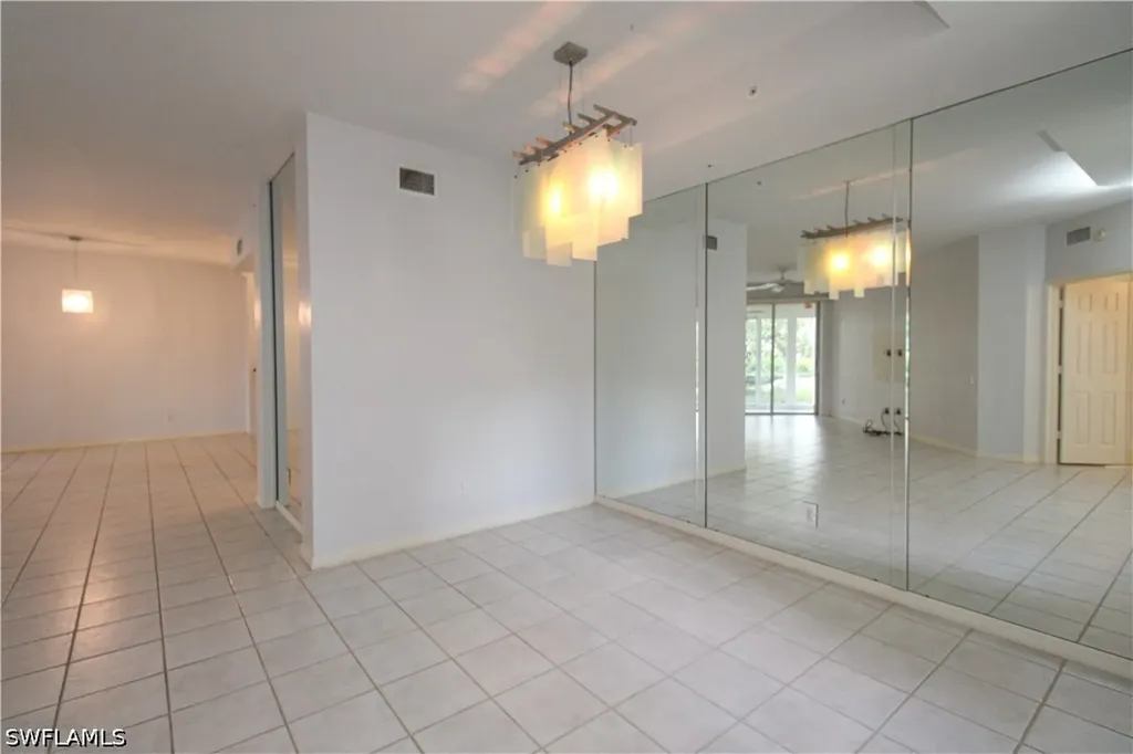 200 L'ambiance Circle Naples FL 34108