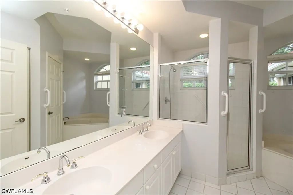 200 L'ambiance Circle Naples FL 34108