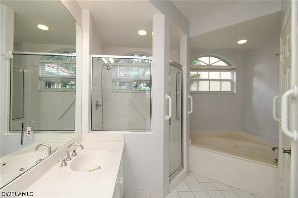 200 L'ambiance Circle Naples FL 34108
