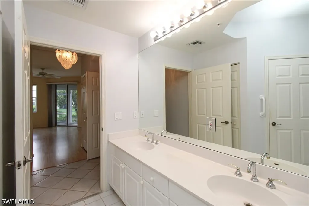 200 L'ambiance Circle Naples FL 34108