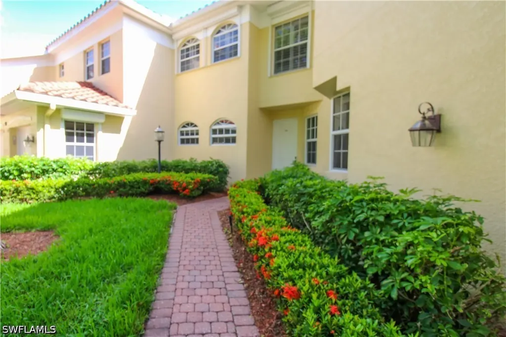 200 L'ambiance Circle Naples FL 34108