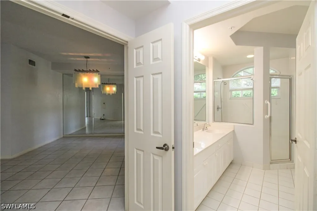 200 L'ambiance Circle Naples FL 34108