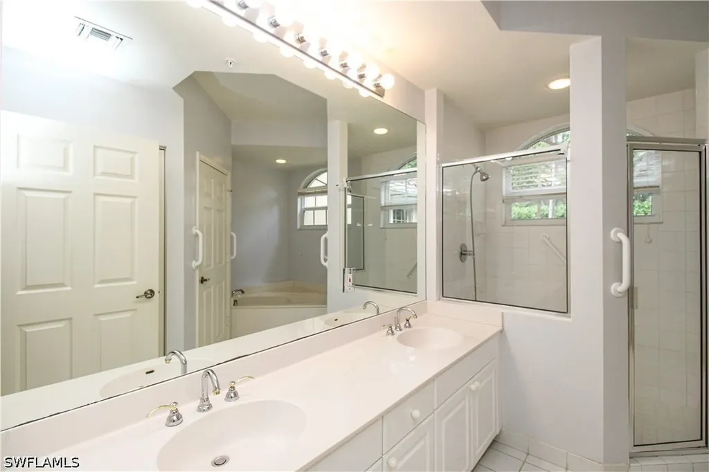 200 L'ambiance Circle Naples FL 34108
