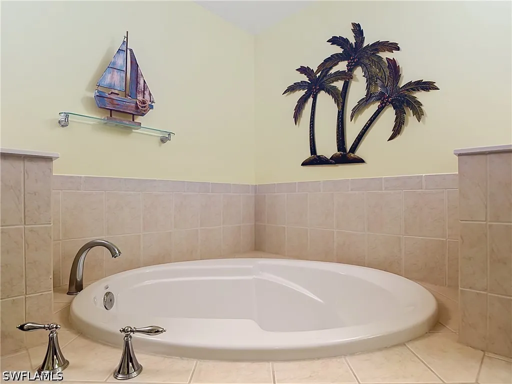 6081 Silver King Boulevard Cape Coral FL 33914