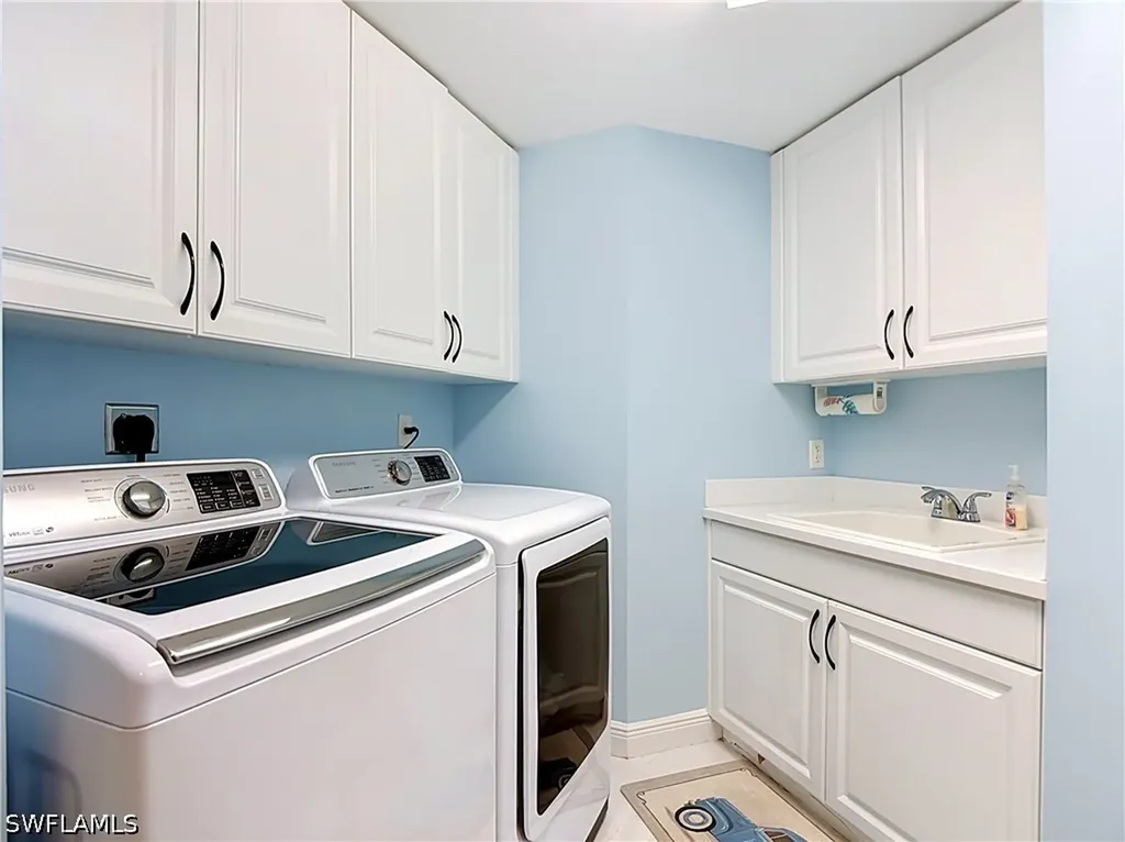 6081 Silver King Boulevard Cape Coral FL 33914