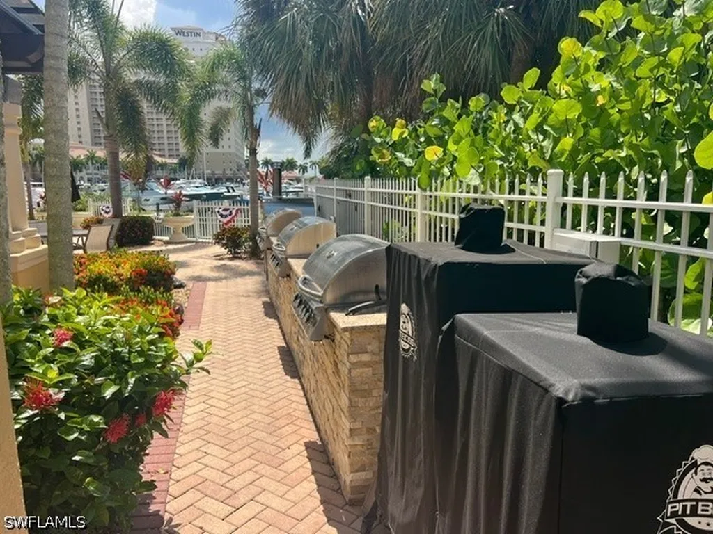 6081 Silver King Boulevard Cape Coral FL 33914
