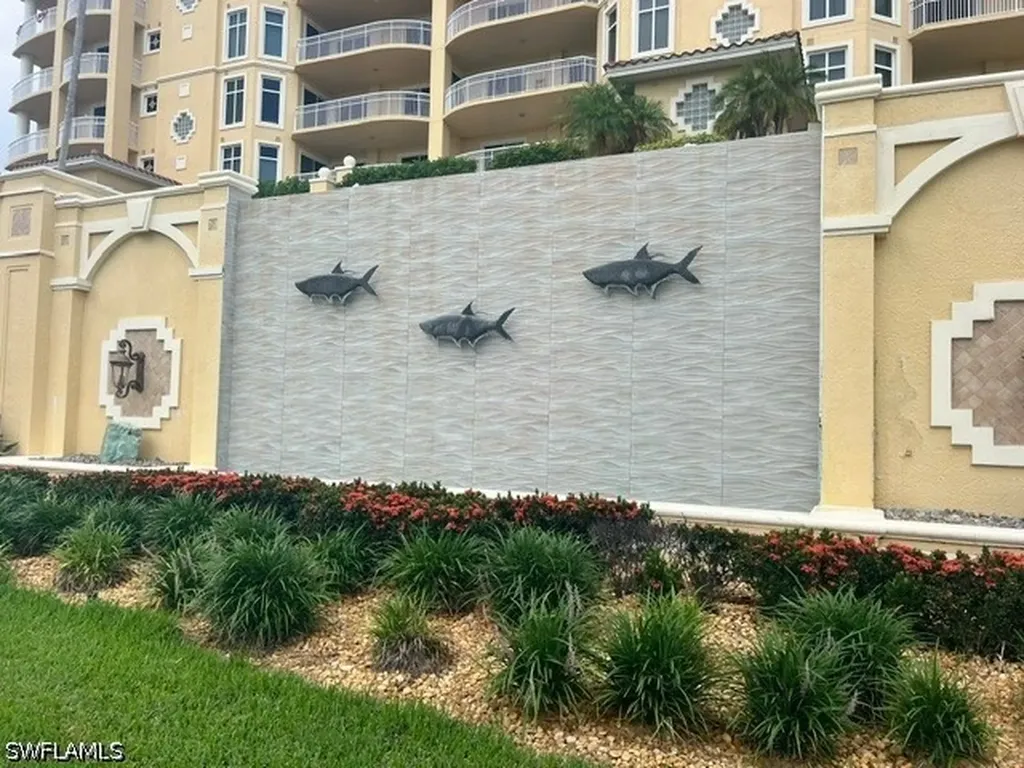 6081 Silver King Boulevard Cape Coral FL 33914