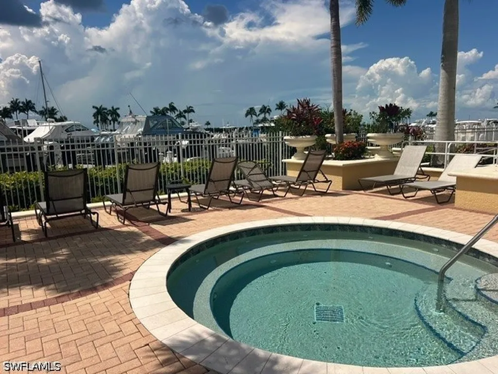 6081 Silver King Boulevard Cape Coral FL 33914
