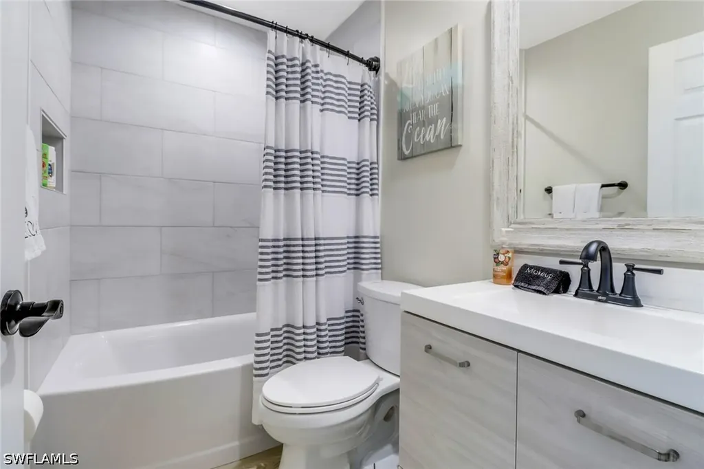 1358 Derbyshire Court Naples FL 34116