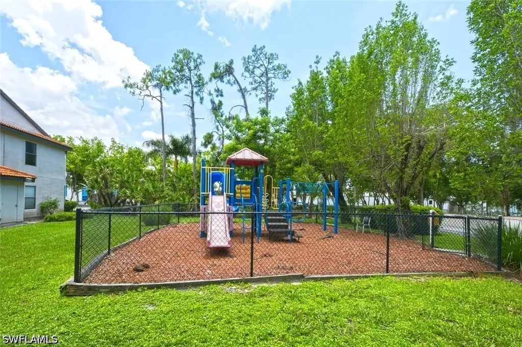 2106 Arbour Walk Circle Naples FL 34109
