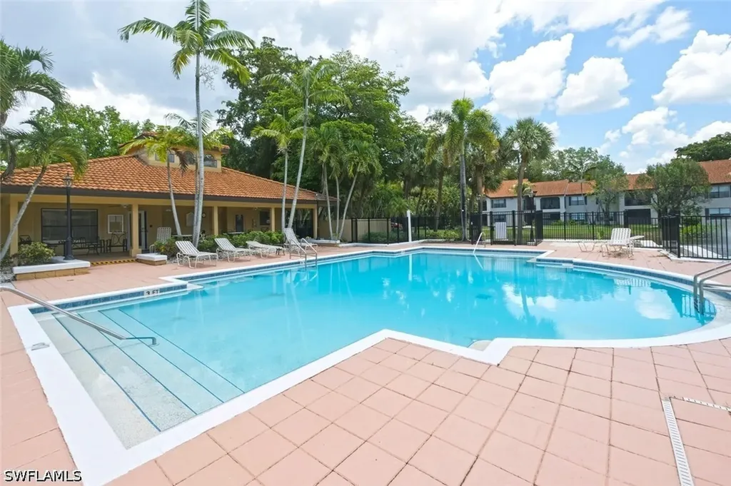 2106 Arbour Walk Circle Naples FL 34109