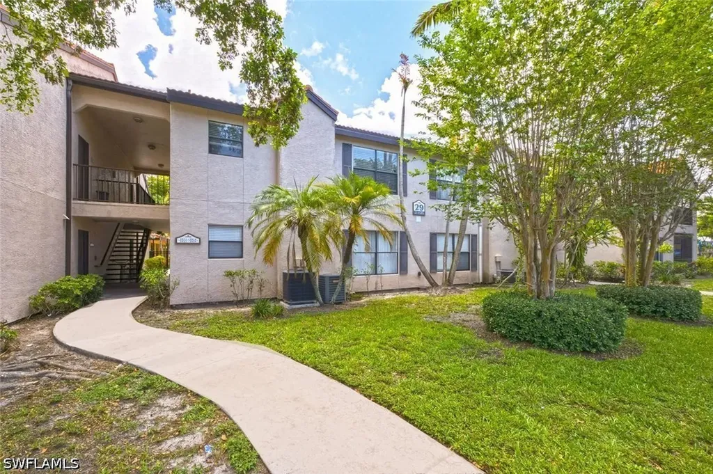 2106 Arbour Walk Circle Naples FL 34109