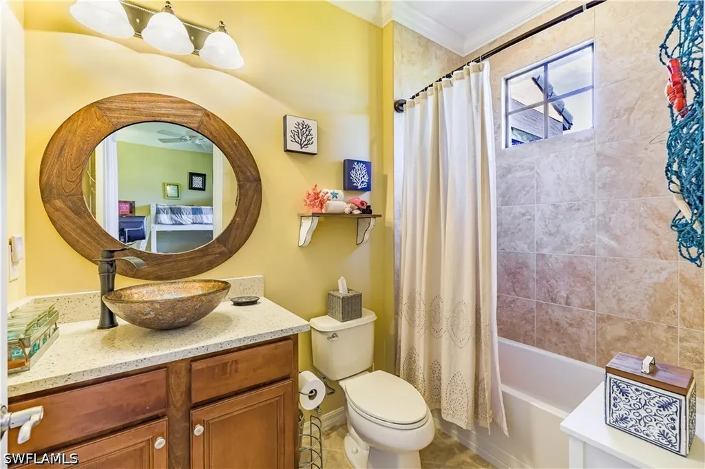 9041 Alturas Street Naples FL 34113