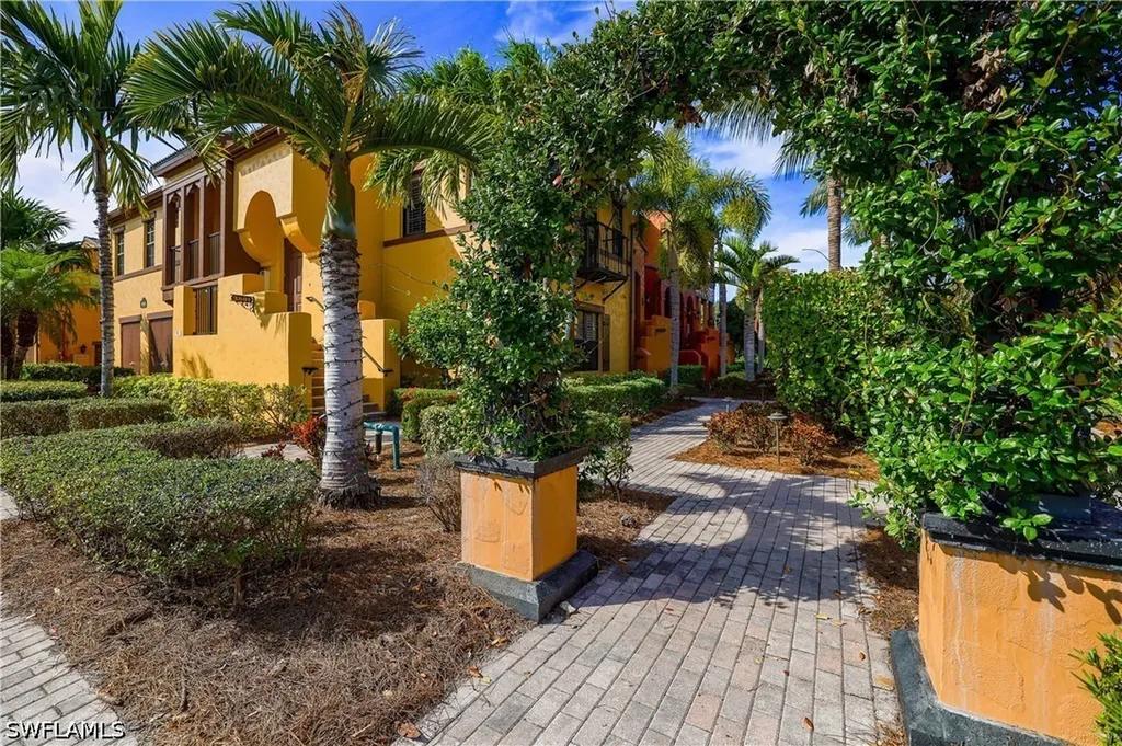 9041 Alturas Street Naples FL 34113