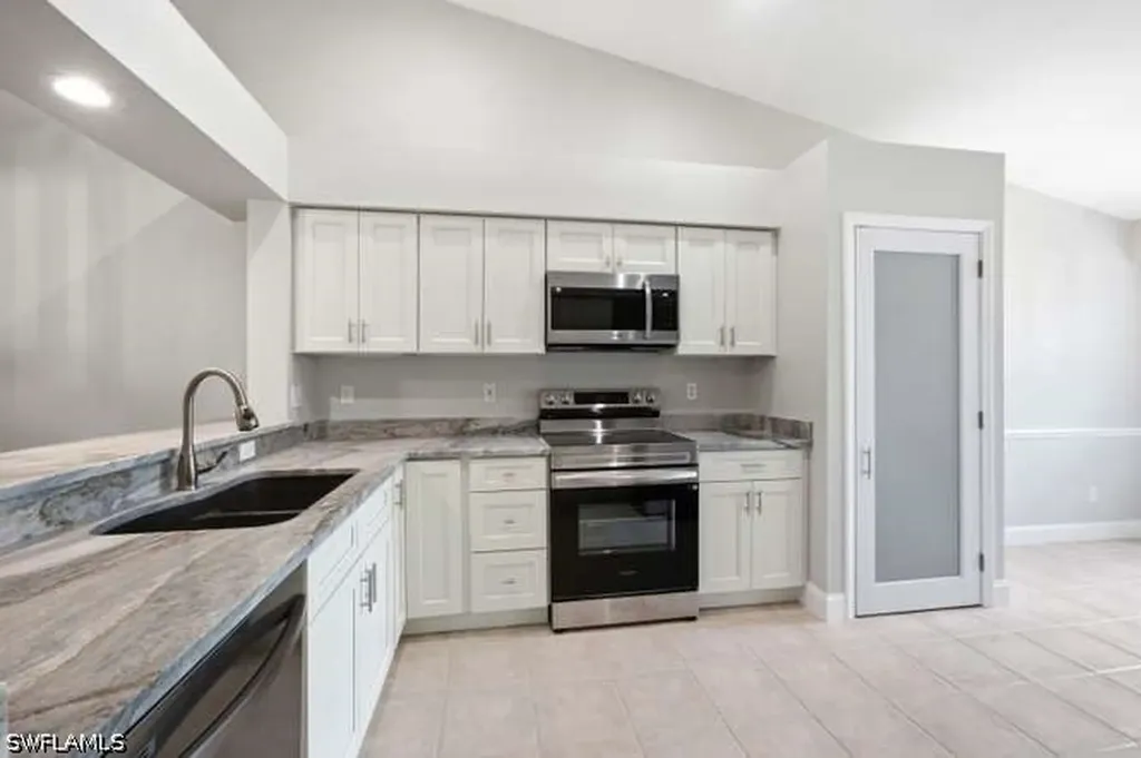 1660 Royal Circle Naples FL 34112