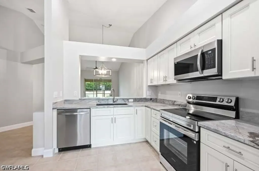 1660 Royal Circle Naples FL 34112