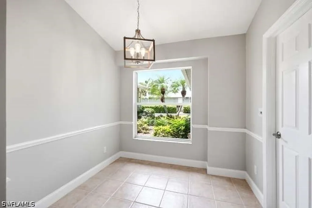 1660 Royal Circle Naples FL 34112