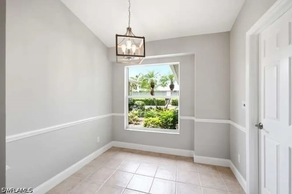 1660 Royal Circle Naples FL 34112