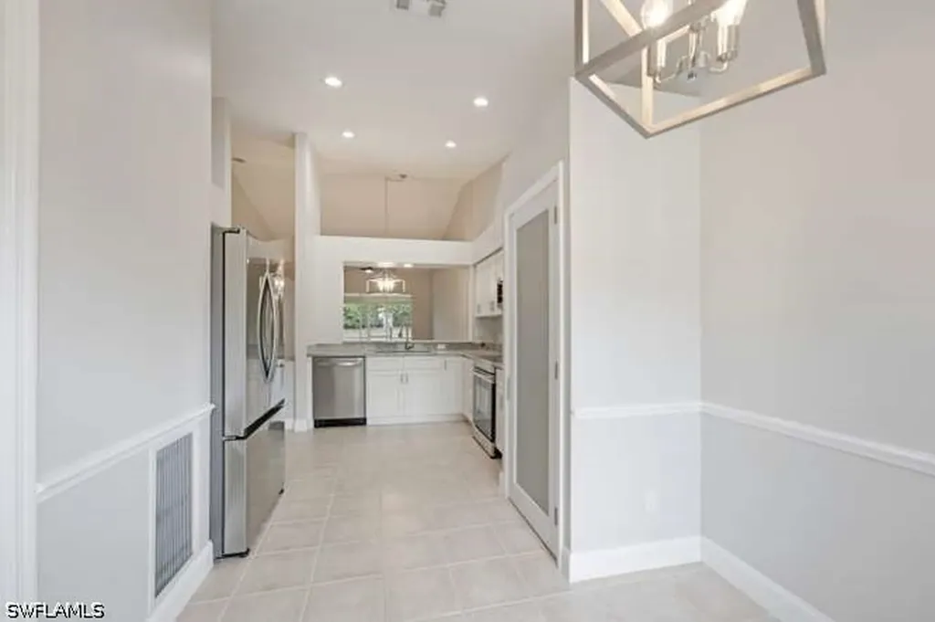 1660 Royal Circle Naples FL 34112