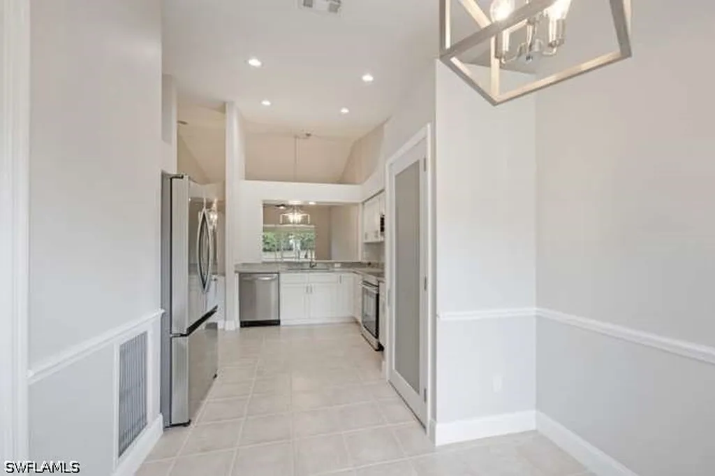 1660 Royal Circle Naples FL 34112