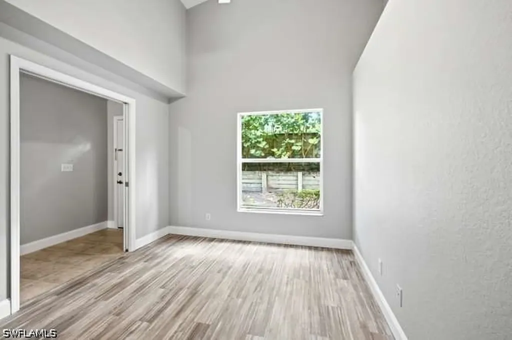 1660 Royal Circle Naples FL 34112