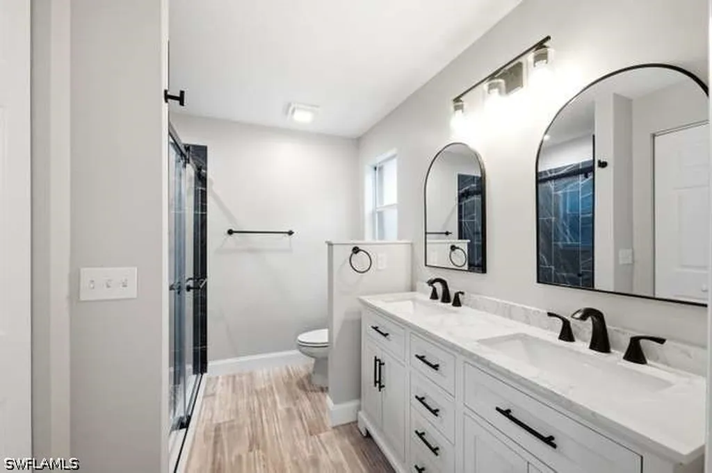 1660 Royal Circle Naples FL 34112