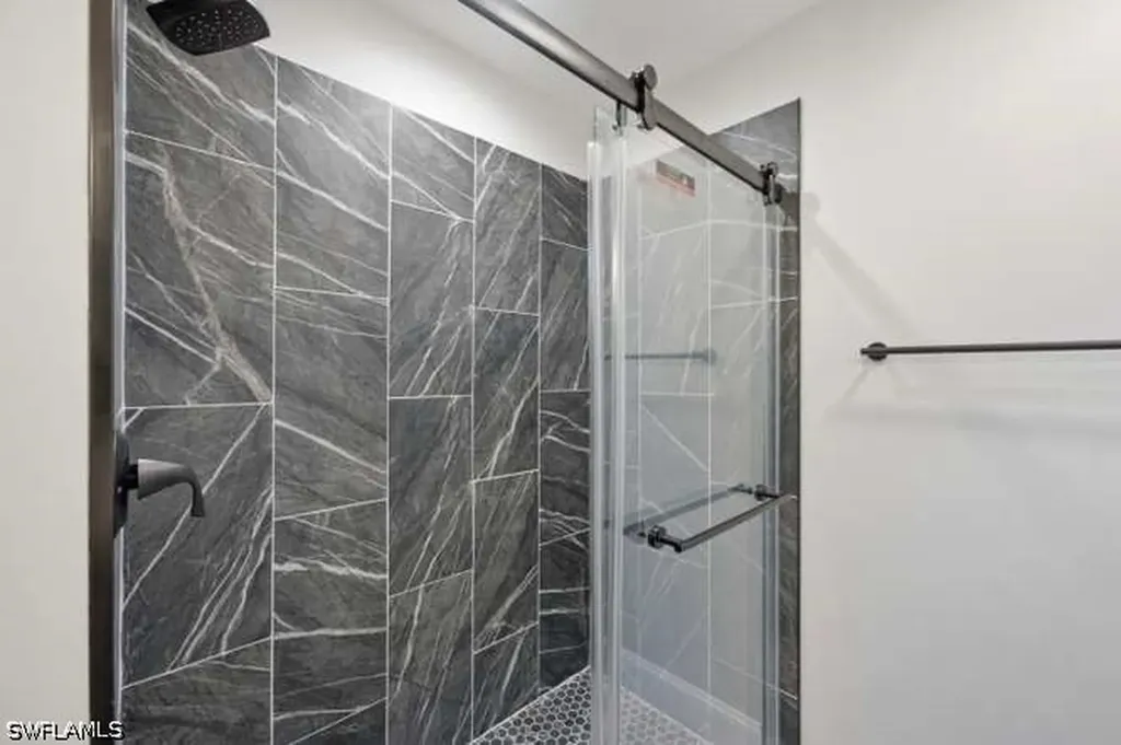 1660 Royal Circle Naples FL 34112
