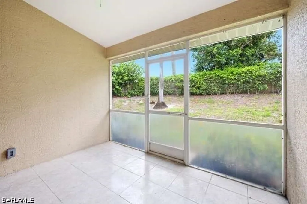 1660 Royal Circle Naples FL 34112