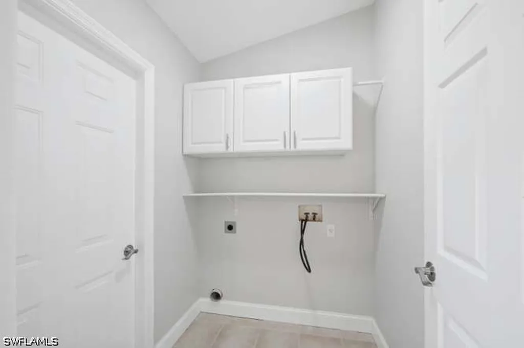 1660 Royal Circle Naples FL 34112