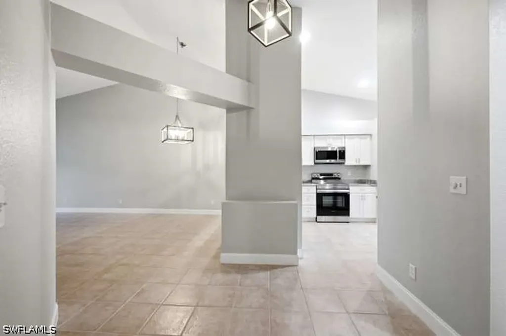 1660 Royal Circle Naples FL 34112