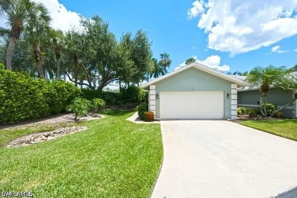 1660 Royal Circle Naples FL 34112