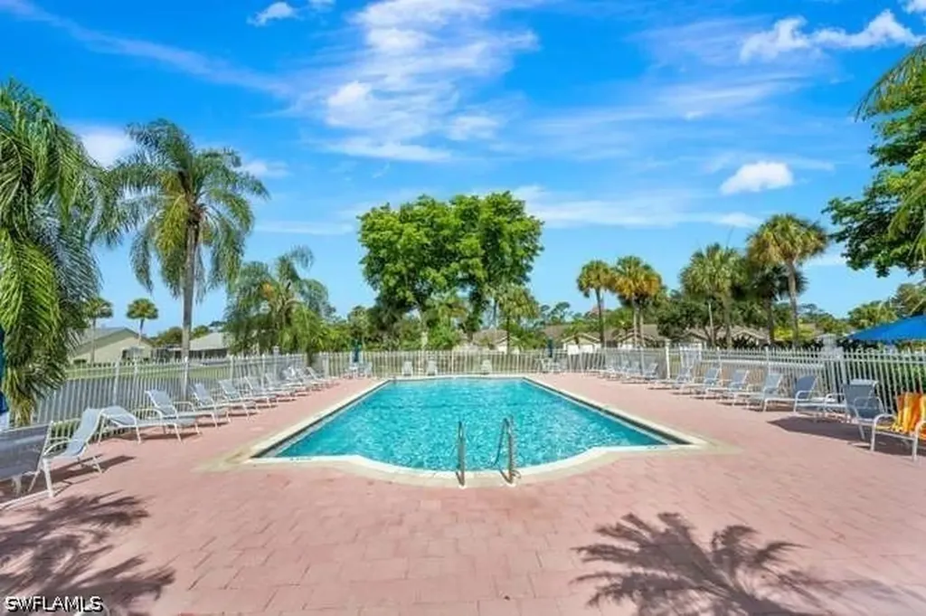 1660 Royal Circle Naples FL 34112