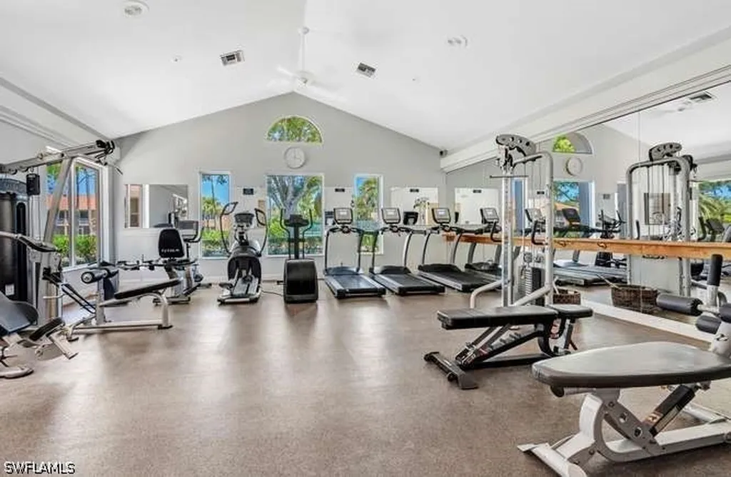 1660 Royal Circle Naples FL 34112