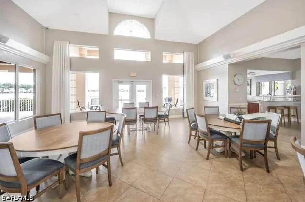 1660 Royal Circle Naples FL 34112