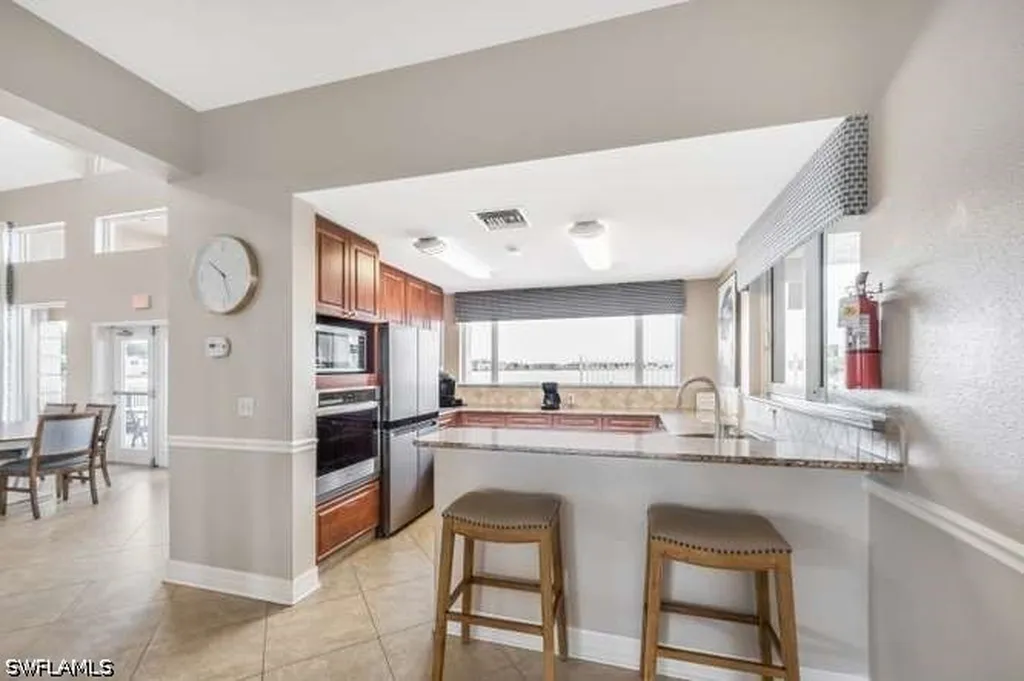 1660 Royal Circle Naples FL 34112