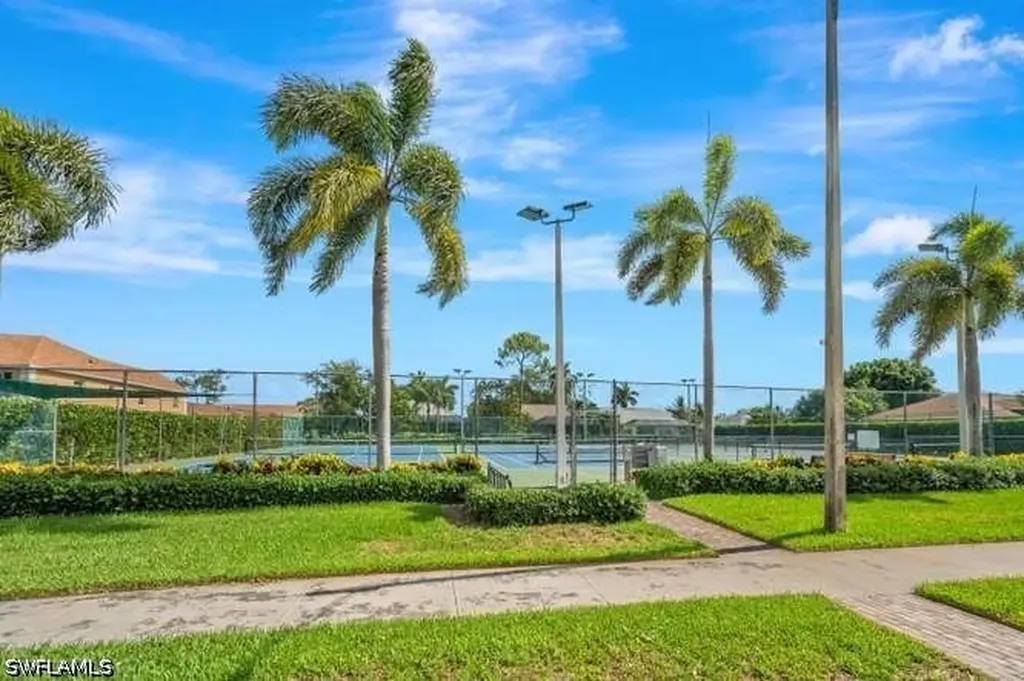 1660 Royal Circle Naples FL 34112