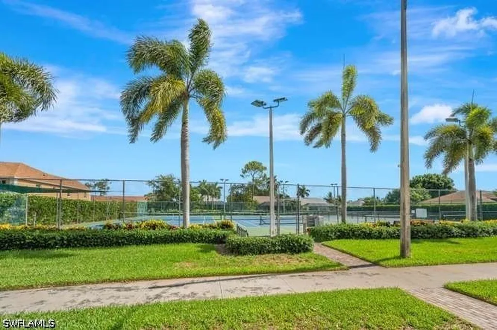 1660 Royal Circle Naples FL 34112
