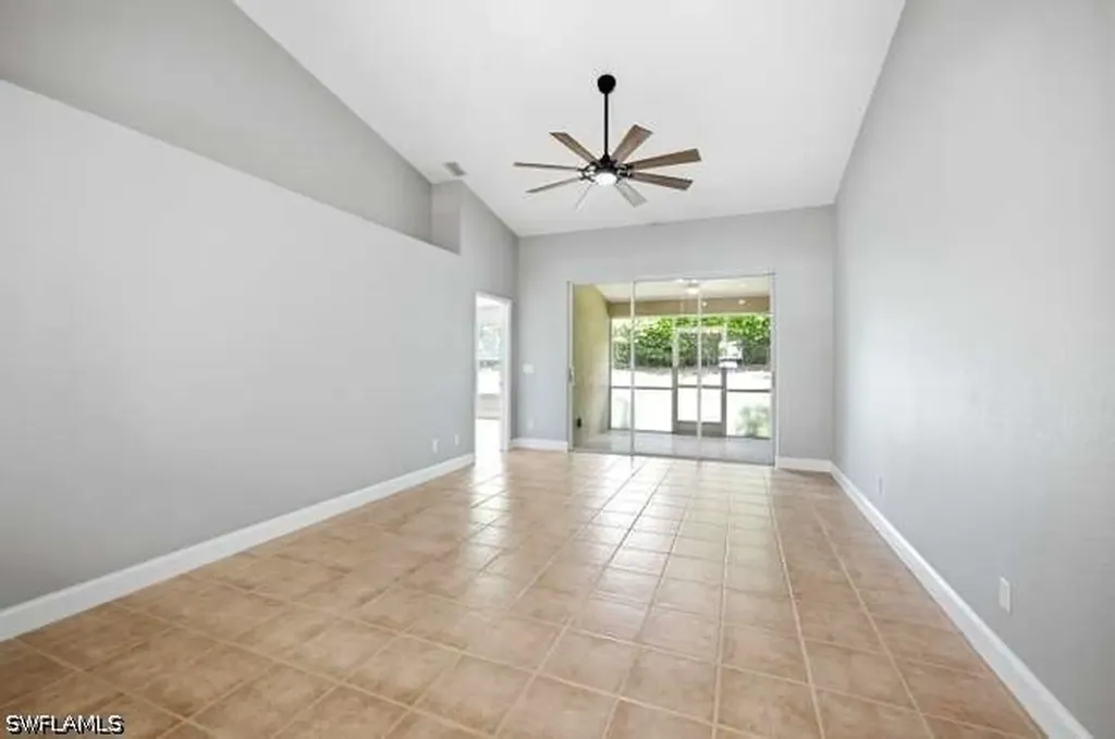 1660 Royal Circle Naples FL 34112