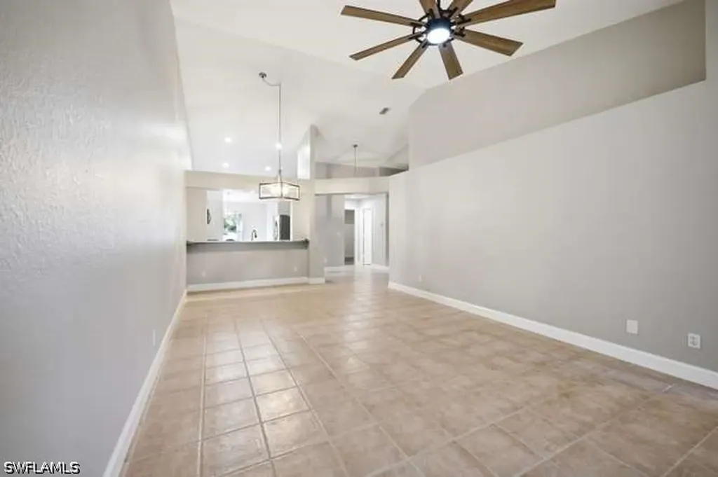 1660 Royal Circle Naples FL 34112