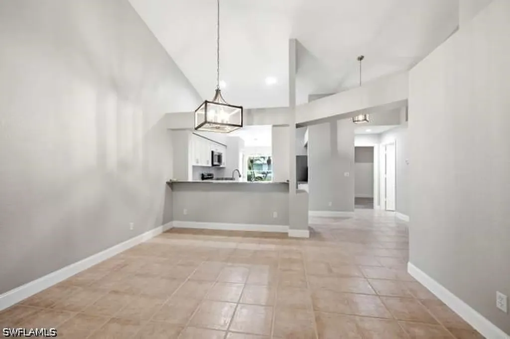 1660 Royal Circle Naples FL 34112