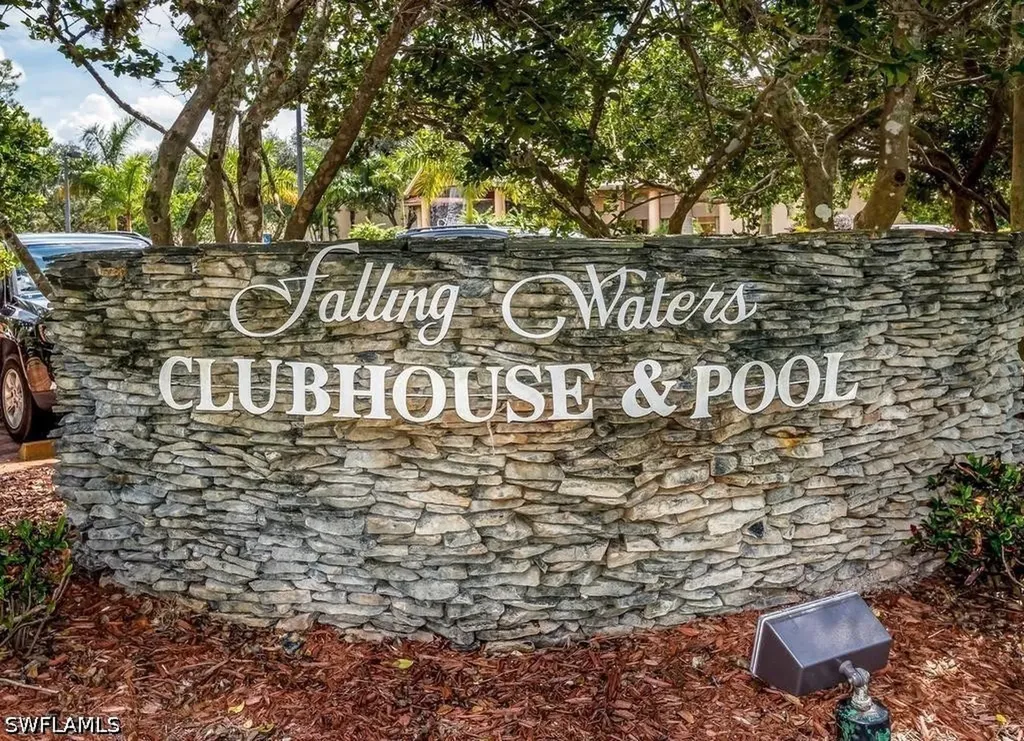2462 Hidden Lake Drive Naples FL 34112