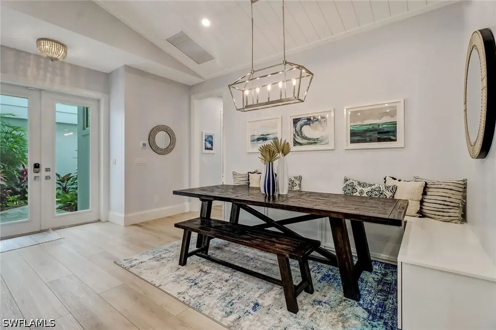 5130 Alpha Court Naples FL 34105