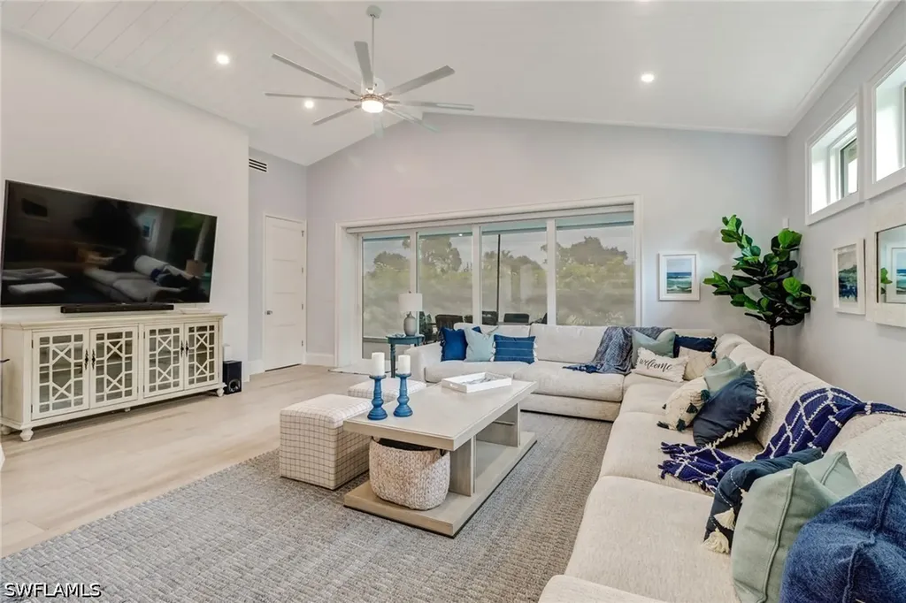 5130 Alpha Court Naples FL 34105