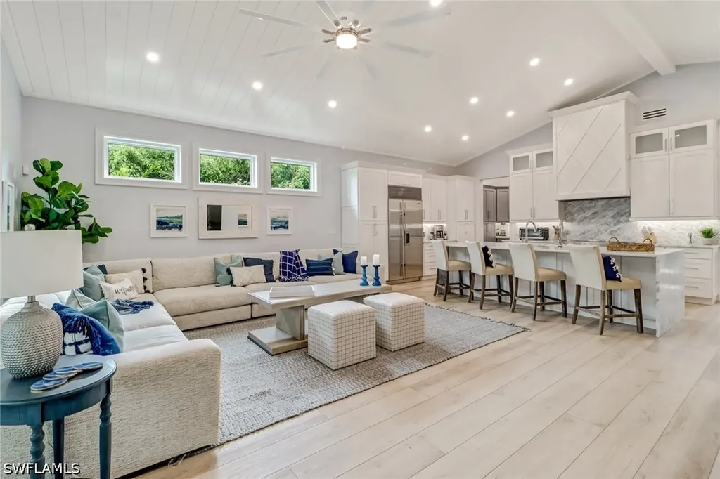 5130 Alpha Court Naples FL 34105