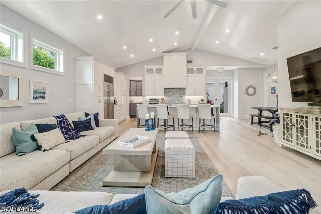 5130 Alpha Court Naples FL 34105