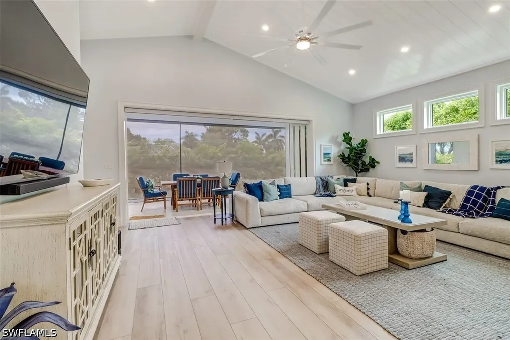 5130 Alpha Court Naples FL 34105