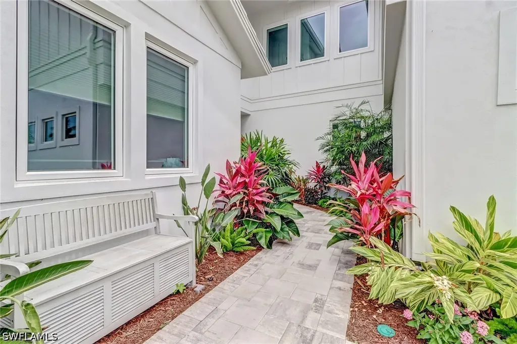 5130 Alpha Court Naples FL 34105